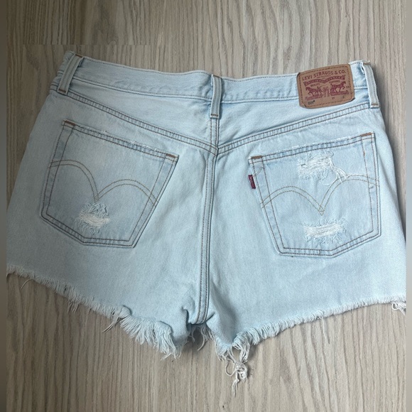 LEVI'S used denim shorts size 31 - Picture 2 of 2